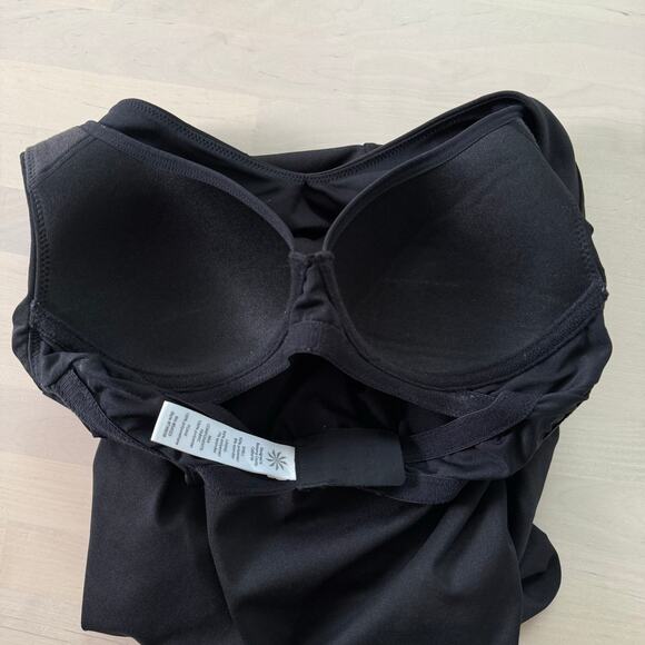 Athleta Black V-Neck Tank Top 34 A‎ Built-in Support Bra Ruched Sides - Picture 6 of 10